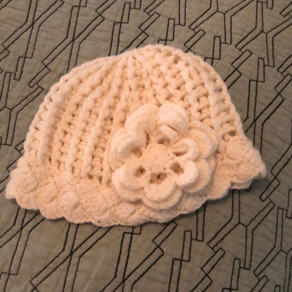 Target Infant crochet hat size 12-18 mos EUC